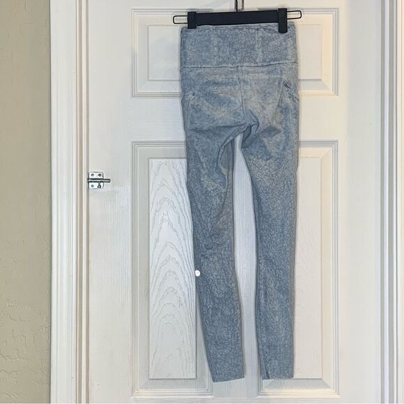 Lululemon Fast and Free Tight 25" *Nulux City Grit White Blue Fog Size 2 - Picture 9 of 9